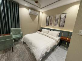 Shelton Boulevard Hotel Lahore，位于拉合尔的酒店