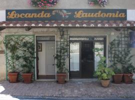 洛堪达劳多米亚酒店，位于曼恰诺的住宿加早餐旅馆