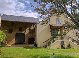 Maison de campagne au calme entre Vézelay Avallon，位于Domecy-sur-le-Vault的酒店