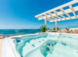 ViVi Homes - Kenzo Pool, Jacuzzi, Terrace & Sea View