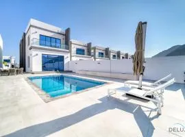 High-end 4BR Villa with Assistant’s Room Al Dana Island, Fujairah by Deluxe Holiday Homes