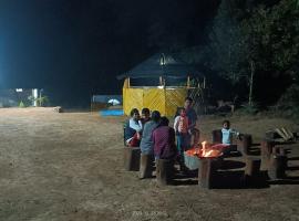 Coorg Derala Camping Tent House，位于马迪凯里的豪华帐篷
