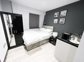 Letzi Private En-Suite In Harrow，位于Pinner的乡间豪华旅馆