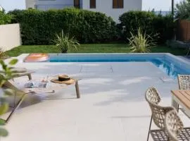 Villa Botanica - Elegant family house with beautiful pool and garden near the sea