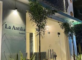 La Antilia Luxury，位于蓬蒂切里的住宿加早餐旅馆