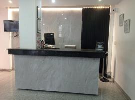 Hotel Damys，位于辛塞莱霍的酒店