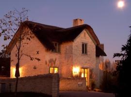 Moorhens，位于萨默福德凯恩斯的带泳池的酒店