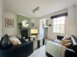 Stylish & Spacious City Centre 3-Bed Townhouse with Private Walled Courtyard