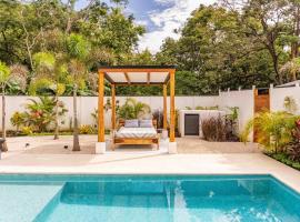 Casa Tranquila BRAND NEW Villa with Pool，位于萨玛拉的酒店