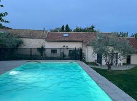 Maison pleine de charme，位于Dammartin-en-Serve的酒店