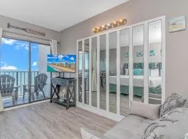 Nicely Updated Direct Ocean Front Studio with Panoramic Views Palace Resort 2101