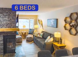 2 Bedroom and Wall Bed Mountain Getaway Ski In Ski Out Condo with Hot Pools Sleeps 8，位于潘诺拉马的住宿