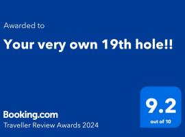 Your very own 19th hole!!，位于蒂珀雷里的酒店