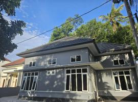 Villa Hollandia，位于Kedungdang的酒店