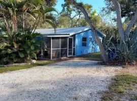 Manatee Spacious Updated On River 1 Mi to Beach Kit W&D