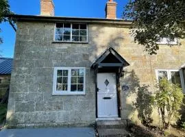Rustic 18th century stone cottage with fireplace and parking