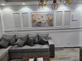 Modern Apartment in Madinaty for Families or Same Gender Only，位于Madinaty的酒店