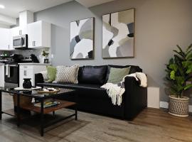 Queen Suite 20 Min from YEG Airport with Disney，位于埃德蒙顿的酒店