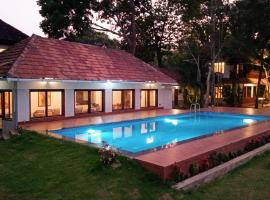 Shantitheeram Ayurveda Lakeside Heritage Resort，位于阿勒皮的酒店