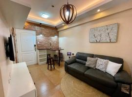 Homey & Stylish 2BR @ Burgos Circle, BGC, Taguig，位于马尼拉的高尔夫酒店