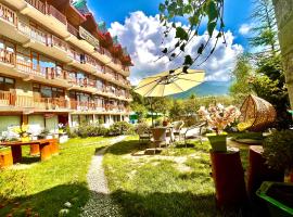 Himalayan Riverside Resort, Manali，位于马拉里的酒店