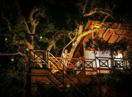 Treehouse Glamping by Glamp Collection，位于蒂瑟默哈拉默的酒店