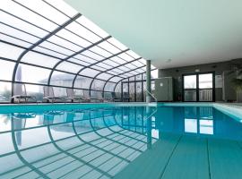 Kyriad Prestige Residence & Spa Cabourg-Dives-sur-Mer，位于滨海迪沃的带按摩浴缸的酒店