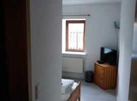 Hotel Adobaron，位于Bettmar的酒店