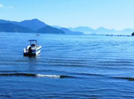 Passeio de lancha Ubatuba - SP，位于乌巴图巴的船屋