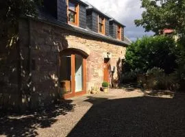 Converted coach house with parking in Pittenweem