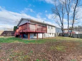 Backyard and Deck Family-Friendly Lorton Home!