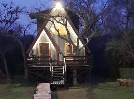 Cabaña alpina del arbol，位于蒂格雷的酒店