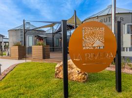 La Rivera Experience Resort，位于Dilley的酒店