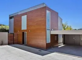 New Architect designed Coastal retreat-water views