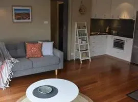 Modern 1 bed-walk Casino riverfront 5 mins to CBD