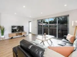 Modern Townhouse in the Bay 500m to beach