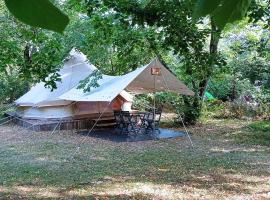 CAMPING LE BEL AIR tente insolite Sibley's 4 personnes-LE ROMARIN，位于Limogne-en-Quercy的露营地