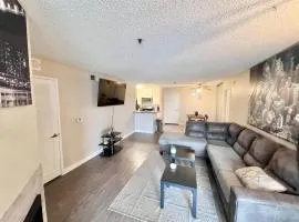 Hollywood Two bedroom & FREE Two parking spots apartment