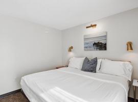 Cape Suites Room 3 - Free Parking! Hotel Room，位于柏斯海滩的酒店