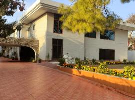 Aleph Islamabad Guest House，位于伊斯兰堡F-6区的酒店
