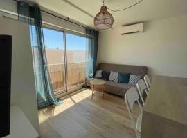 Studio for 4 people near the beach with air conditioning，位于帕拉瓦莱弗洛的酒店