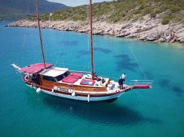 Bodrum Private Boat Tours -Daily -Yacht Tours Bodrum，位于博德鲁姆的酒店