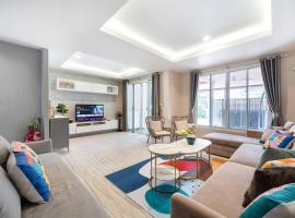 MIQ Home 142 Huai Khwang_NEW4BR/Jodd fair，位于占那县的酒店