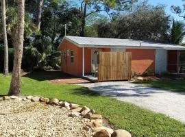 Sand Dollar Updated Kitchen Washer Dryer On River 1 Mile to Beach Sleeps 4