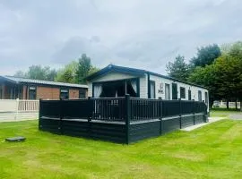 Country Cabin with Hot Tub