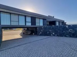 Hermosa casa en Puerto del Águila, a orillas del Dique Los Molinos