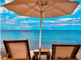 Galazio Seaside Luxury Rooms & Coffee Shop，位于帕拉塔蒙的海滩短租房
