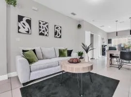 Uniquely Chic home near Disney!