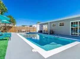 Holiday Home 4 Bedrooms with Private Pool near HardRock Casino