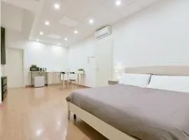 LHE Les Trois Merveilles - Grey Lewis